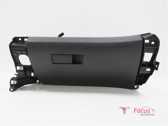 Begagnade Handskfack Renault Grand Scénic IV (RFAR) 1.2 TCE 115 16V Pris € 44,95 Marginaltabell erbjuds av Focus Automotive