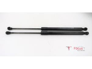 Used Set of tailgate gas struts Renault Clio IV (5R) 1.2 16V Price € 15,00 Margin scheme offered by Focus Automotive