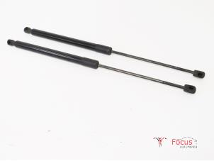 Used Set of tailgate gas struts Ford B-Max (JK8) 1.5 TDCi Price € 25,00 Margin scheme offered by Focus Automotive