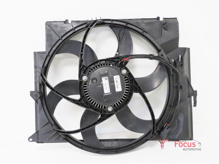 Cooling fans from a BMW 3 serie (E90) 318d 16V 2008
