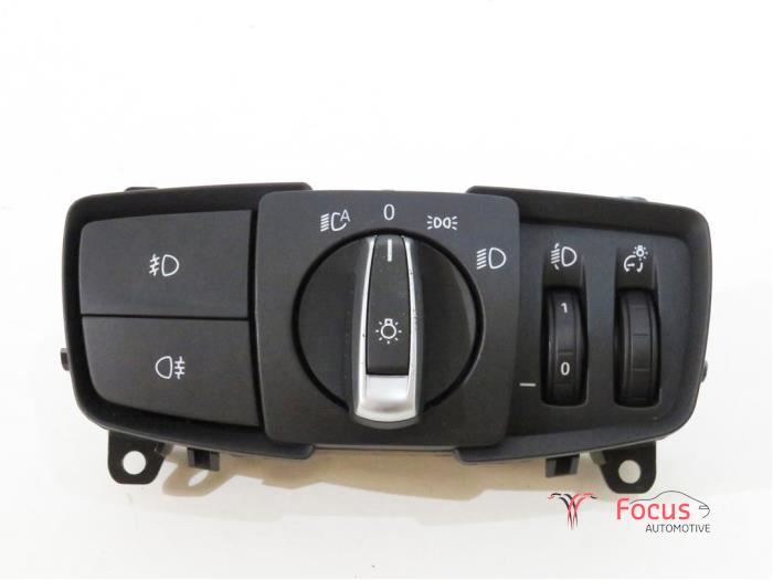 Używane Przelacznik swiatel BMW 1 serie (F20) 116d 2.0 16V Cena € 9,95 Procedura marży oferowane przez Focus Automotive