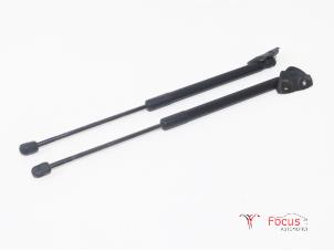 Used Set of tailgate gas struts Renault Megane III Grandtour (KZ) 1.5 dCi 110 Price € 15,00 Margin scheme offered by Focus Automotive