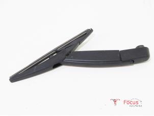 Used Rear wiper arm Renault Clio V (RJAB) 1.0 TCe 100 12V Price € 20,00 Margin scheme offered by Focus Automotive