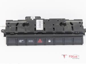 Used Panic lighting switch Renault Clio V (RJAB) 1.0 TCe 100 12V Price € 45,00 Margin scheme offered by Focus Automotive