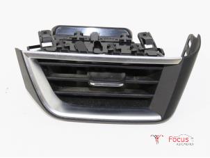 Używane Kratka wentylacyjna deski rozdzielczej Renault Clio V (RJAB) 1.0 TCe 100 12V Cena € 30,00 Procedura marży oferowane przez Focus Automotive