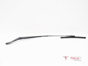 Used Front wiper arm Renault Clio V (RJAB) 1.0 TCe 100 12V Price € 25,00 Margin scheme offered by Focus Automotive