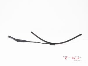 Used Front wiper arm Renault Clio V (RJAB) 1.0 TCe 100 12V Price € 25,00 Margin scheme offered by Focus Automotive