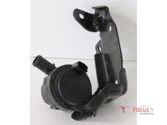 Water pump from a Renault Clio V (RJAB) 1.0 TCe 100 12V 2019