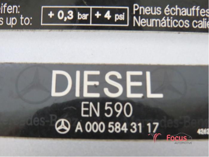 Tapa de depósito de un Mercedes-Benz A (W169) 2.0 A-180 CDI 16V 5-Drs. 2006