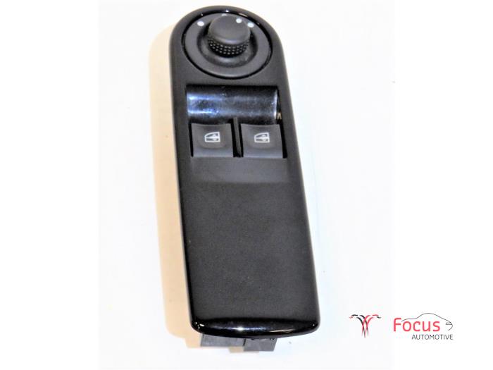 Używane Przelacznik combi okienny Renault Clio IV (5R) 1.5 dCi 75 FAP Cena € 14,95 Procedura marży oferowane przez Focus Automotive