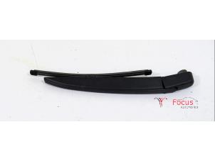 Used Rear wiper arm Renault Clio IV (5R) 1.5 dCi 75 FAP Price € 15,00 Margin scheme offered by Focus Automotive