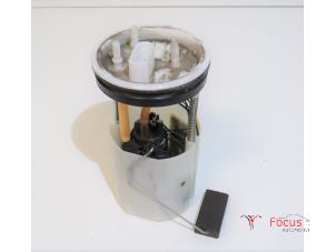 Usados Bomba eléctrica de combustible Volkswagen Polo V (6R) 1.0 12V BlueMotion Technology Precio € 15,00 Norma de margen ofrecido por Focus Automotive