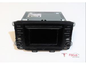 Usagé Radio/Lecteur CD Volkswagen Polo V (6R) 1.0 12V BlueMotion Technology Prix € 175,00 Règlement à la marge proposé par Focus Automotive