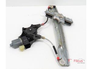 Usagé Lève vitre électrique avant droit Ford Fiesta 6 (JA8) 1.25 16V Prix € 30,00 Règlement à la marge proposé par Focus Automotive