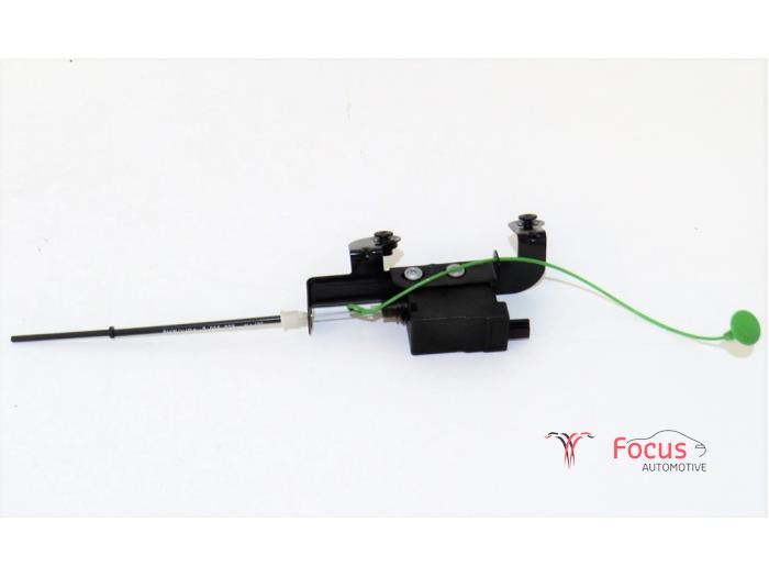 Fuel tank cap lock