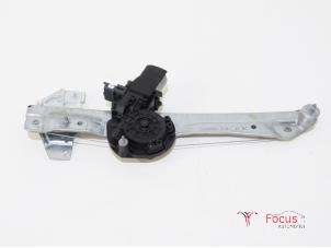 Używane Mechanizm szyby lewej tylnej wersja 4-drzwiowa Renault Grand Scénic IV (RFAR) 1.2 TCE 115 16V Cena € 65,00 Procedura marży oferowane przez Focus Automotive