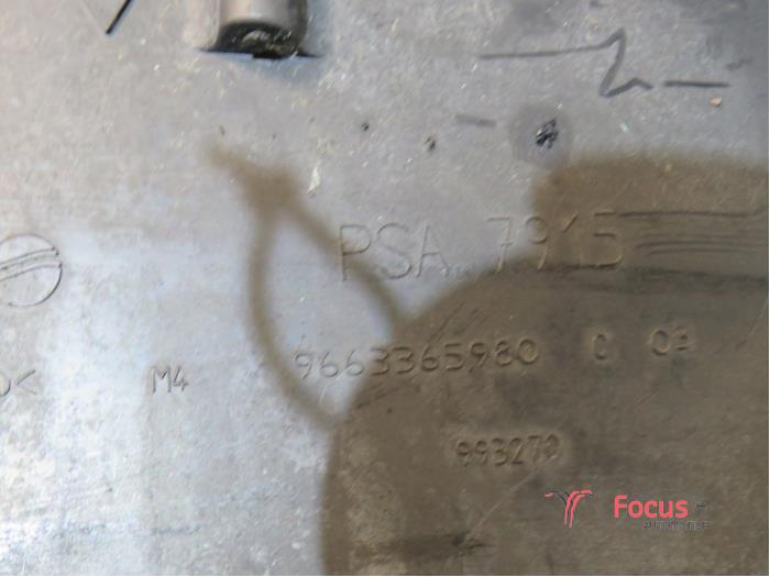 Obudowa filtra powietrza z Peugeot 5008 I (0A/0E) 1.6 HDiF 16V 2010