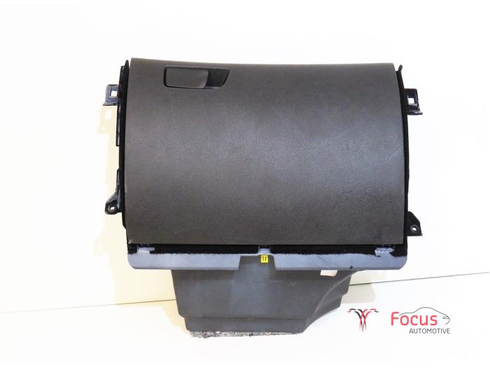 Begagnade Handskfack Renault Megane IV Estate (RFBK) 1.5 Energy dCi 110 Pris € 40,00 Marginaltabell erbjuds av Focus Automotive