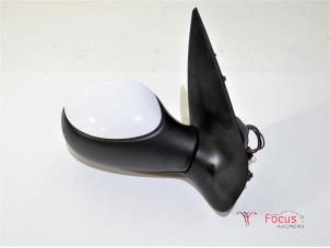 Used Wing mirror, right Peugeot 206+ (2L/M) 1.1 XR,XS Price € 25,00 Margin scheme offered by Focus Automotive
