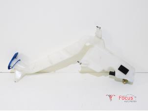 Używane Zbiornik spryskiwacza przód Seat Ibiza IV (6J5) 1.4 16V Cena € 20,00 Procedura marży oferowane przez Focus Automotive
