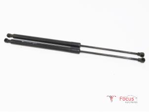 Używane Zestaw amortyzatorów gazowych tylnej klapy Citroen C3 Picasso (SH) 1.4 16V VTI 95 Cena € 20,00 Procedura marży oferowane przez Focus Automotive