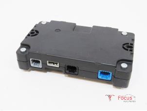 Używane Modul Bluetooth Renault Twingo II (CN) 1.2 16V Cena € 45,00 Procedura marży oferowane przez Focus Automotive
