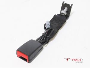 Usagé Insertion ceinture de sécurité arrière gauche Renault Twingo III (AH) 1.0 SCe 70 12V Prix € 25,00 Règlement à la marge proposé par Focus Automotive