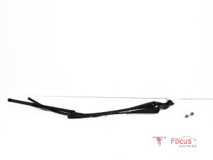 Used Front wiper arm Opel Corsa E 1.2 16V Price € 17,50 Margin scheme offered by Focus Automotive