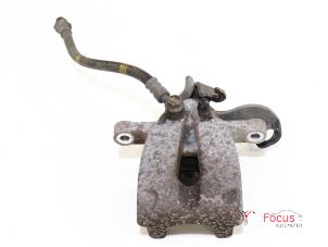 Used Rear brake calliper, right Kia Cee'd Sportswagon (JDC5) 1.6 CRDi 16V VGT Price € 45,00 Margin scheme offered by Focus Automotive