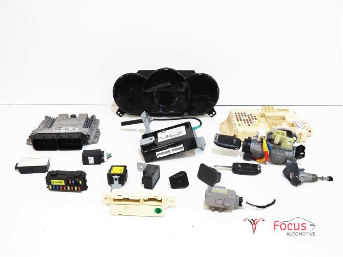 Used Ignition lock + computer Kia Cee'd Sportswagon (JDC5) 1.6 CRDi 16V VGT Price € 495,00 Margin scheme offered by Focus Automotive