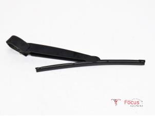Used Rear wiper arm Kia Cee'd Sportswagon (JDC5) 1.6 CRDi 16V VGT Price € 35,00 Margin scheme offered by Focus Automotive