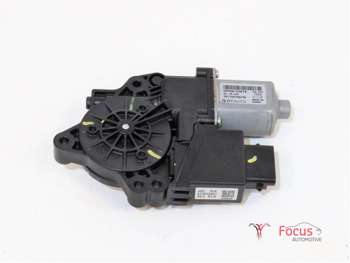 Door window motor Kia Cee'd Sportswagon 1.6 CRDi 16V VGT - 82450A2010 ...