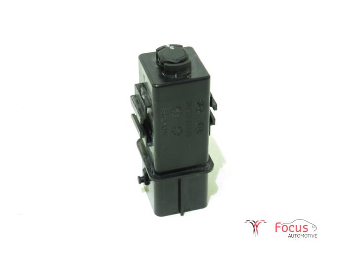 Glow plug relay Kia Cee'd Sportswagon 1.6 CRDi 16V VGT 368332A000