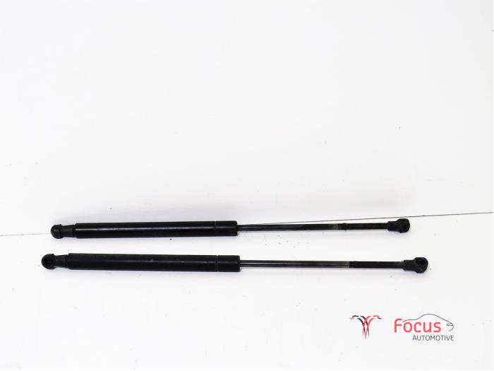 Set of tailgate gas struts from a Ford Ka II 1.3 TDCi 16V 2010