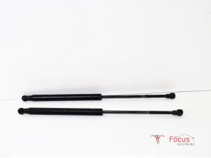 Gebrauchte Set Gasdämpfer Heckklappe Ford Ka II 1.3 TDCi 16V Preis € 5,00 Margenregelung angeboten von Focus Automotive