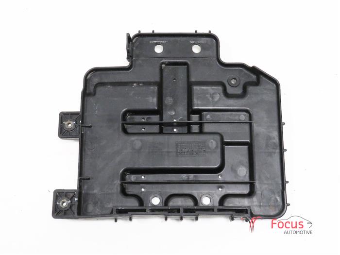 Begagnade Batterilåda Hyundai i20 1.2i 16V Pris € 12,50 Marginaltabell erbjuds av Focus Automotive
