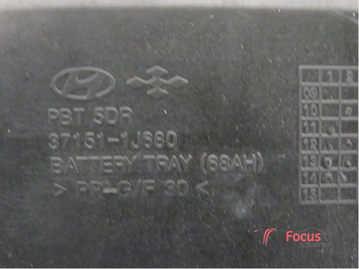 Battery box from a Hyundai i20 1.2i 16V 2014