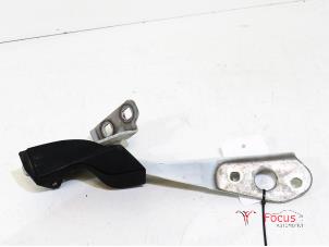 Used Bonnet Hinge Opel Movano 2.3 CDTi 16V FWD Price € 18,15 Inclusive VAT offered by Focus Automotive