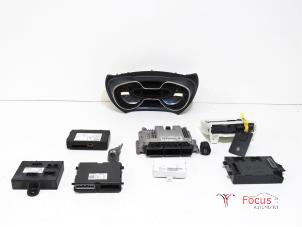 Usados Cerradura de contacto y ordenador Renault Captur (2R) 1.5 Energy dCi 90 FAP Precio € 300,00 Norma de margen ofrecido por Focus Automotive