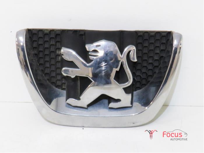 Begagnade Emblem Peugeot 207/207+ (WA/WC/WM) 1.6 HDi 16V Pris € 15,00 Marginaltabell erbjuds av Focus Automotive