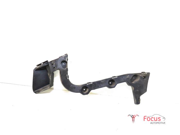 Rear bumper mounting bracket