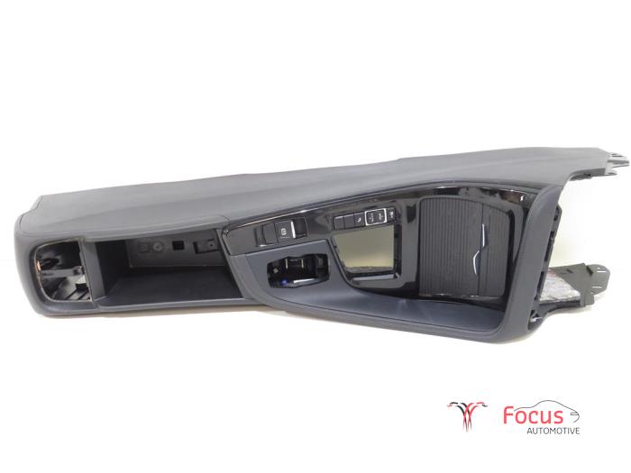 Middle console from a BMW X2 (F39) sDrive 18d 2.0 16V 2019