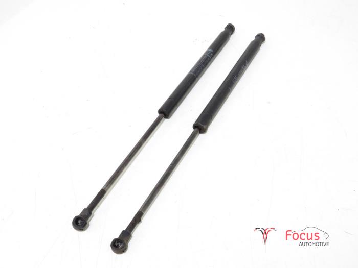 fiat punto boot struts