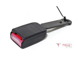 Used Front seatbelt buckle, right Peugeot 206+ (2L/M) 1.1 XR,XS Price € 15,00 Margin scheme offered by Focus Automotive