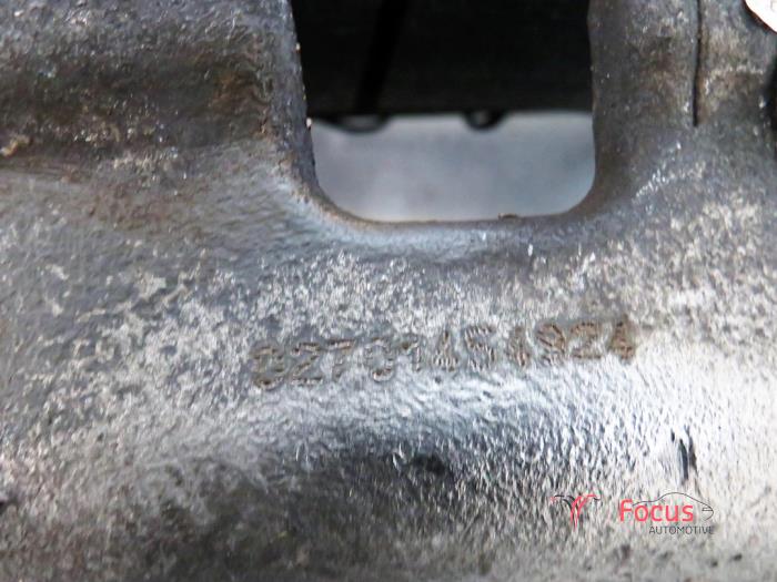 Bremszange links vorne van een Peugeot 308 SW (L4/L9/LC/LJ/LR) 1.2 12V e-THP PureTech 110 2015