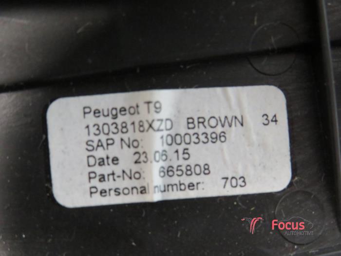 Dashboard vent from a Peugeot 308 SW (L4/L9/LC/LJ/LR) 1.2 12V e-THP PureTech 110 2015