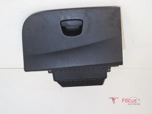 Gebrauchte Handschuhfach Seat Ibiza IV (6J5) 1.2 12V Preis € 15,00 Margenregelung angeboten von Focus Automotive