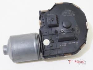 Used Front wiper motor Mercedes E (W211) 2.2 E-220 CDI 16V Price € 45,00 Margin scheme offered by Focus Automotive