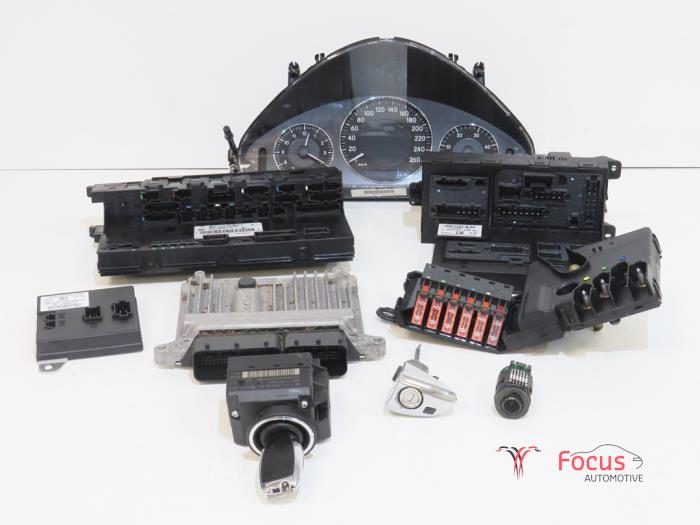 Used Ignition lock + computer Mercedes E (W211) 2.2 E-220 CDI 16V Price € 250,00 Margin scheme offered by Focus Automotive