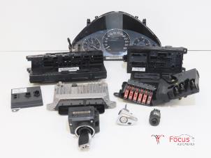 Used Ignition lock + computer Mercedes E (W211) 2.2 E-220 CDI 16V Price € 300,00 Margin scheme offered by Focus Automotive